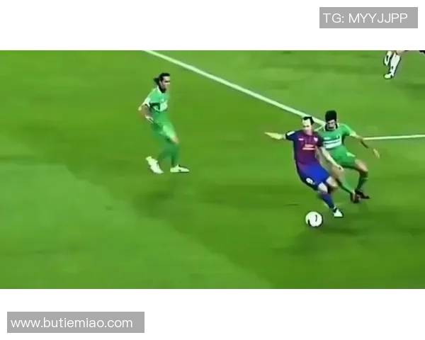 足球明星挑战时尚极限穿着最丑鞋子引发热议与争议